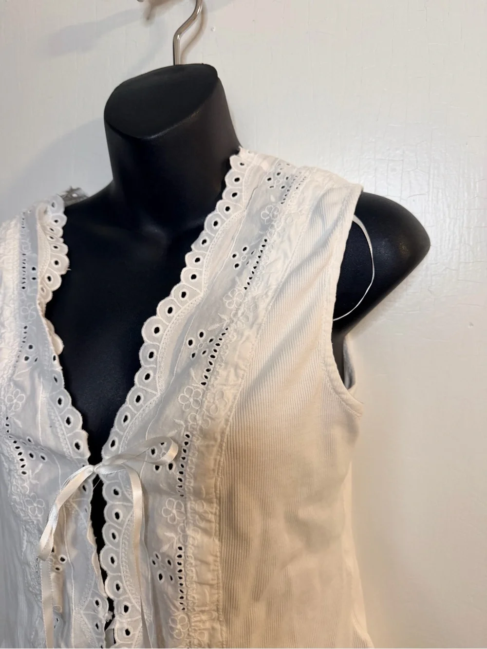 Free People White Eyelet Tie Front Tank - Picture 5 of 9